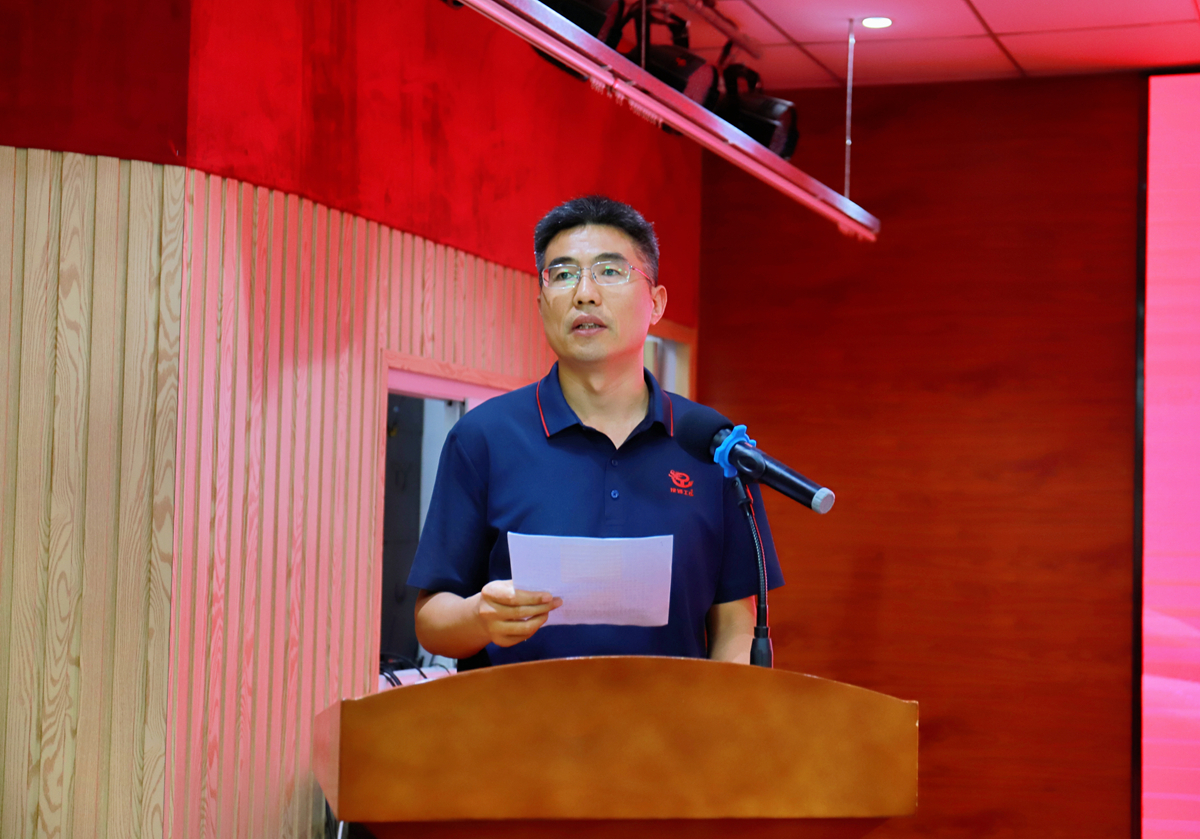 1751384804238094.jpg 3-企業文化信息宣傳辦公室成員、福之匯公司黃朝輝通報企業文化建設和信息宣傳工作開展情況.jpg